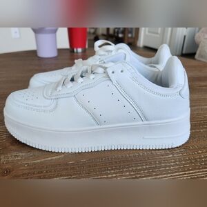 WHITE TENNIS